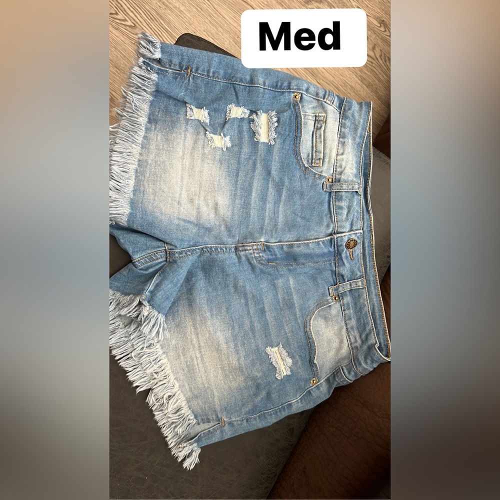 2- Jean shorts